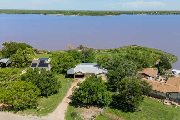 Lake Front Getaway on Lake Ft Phantom - Image 1