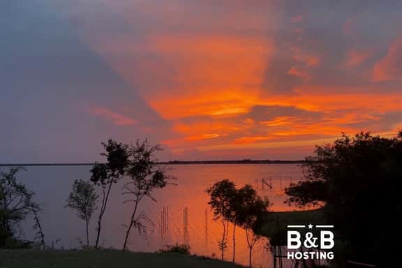 Sunset Lodge - Image 1