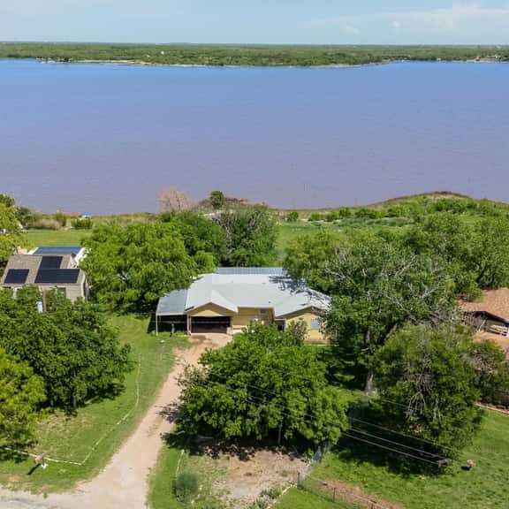 Lake Front Getaway on Lake Ft Phantom - Image 1
