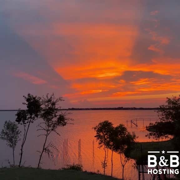 Sunset Lodge - Image 1