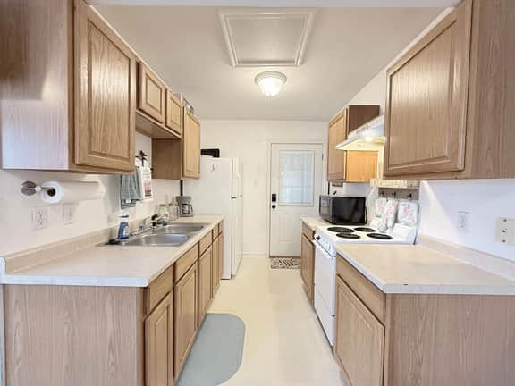 Eleven South: One - Modern Studio Apartment