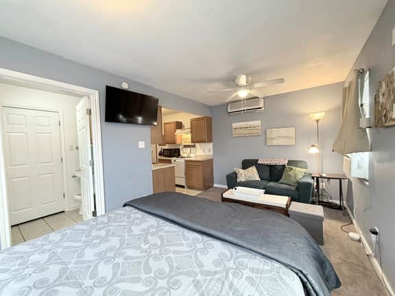 Eleven South: One - Modern Studio Apartment
