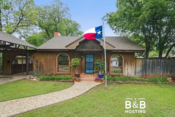 Lone Star Hacienda - Resort-Style Texas Charm