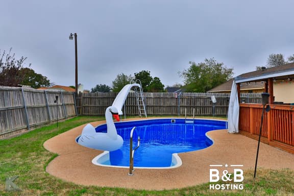Patti's Place ( POOL | Sleeps 9)!